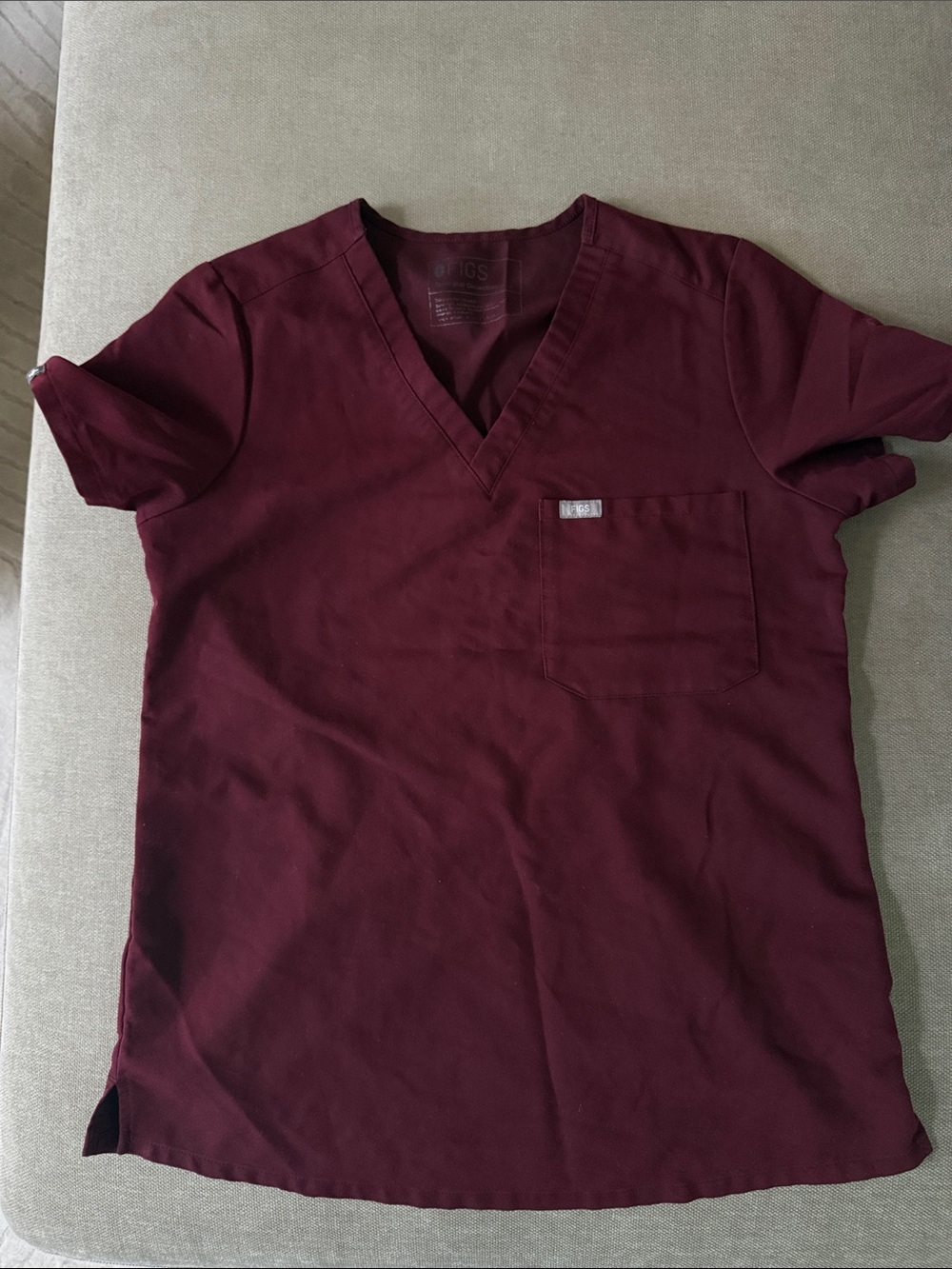 Figs women’s V-Neck Scrub Top - Wine